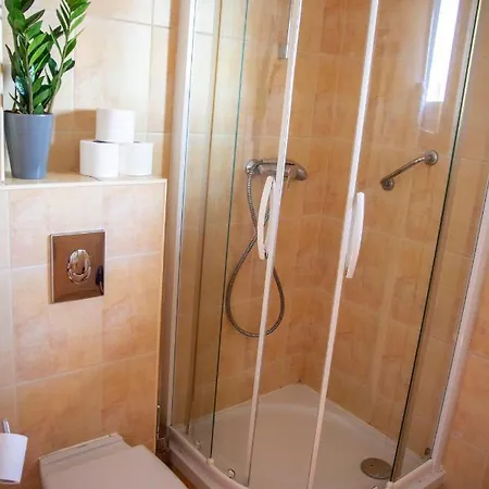 Weranda Rooms Inn *
